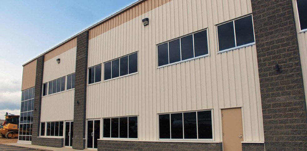 Multi Tenant Industrial Park portefeuille de 3 biens à vendre sur LoopNet.fr - Photo de l’immeuble – Image 2 sur 2