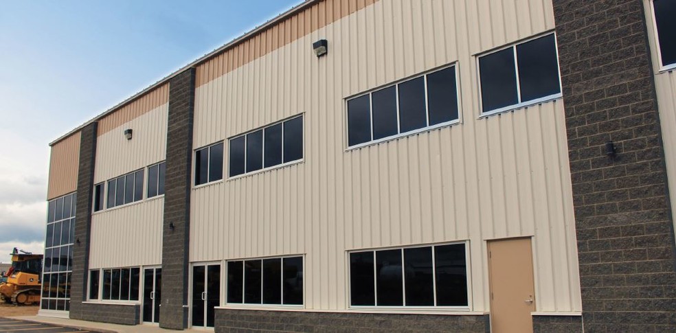 Multi Tenant Industrial Park portefeuille de 3 biens à vendre sur LoopNet.fr - Photo principale – Image 2 sur 2