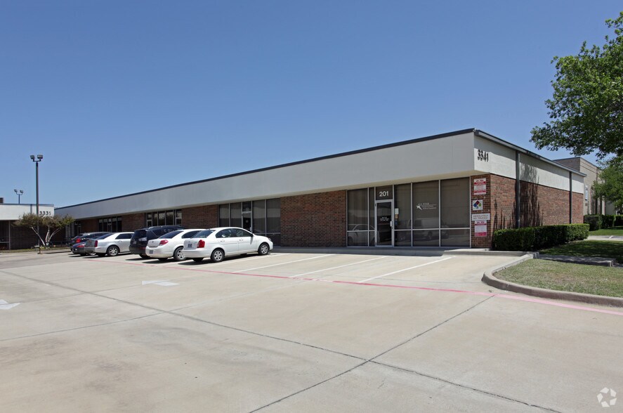 3331 Towerwood Dr, Farmers Branch, TX à louer - Photo de l’immeuble – Image 2 sur 4