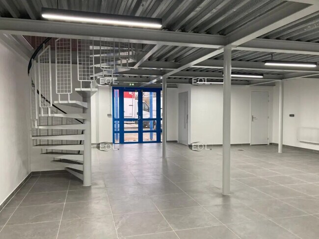 Plus de détails pour Local d'activités à louer