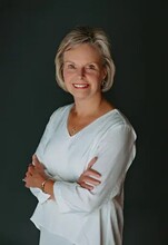 Elizabeth Rhodes