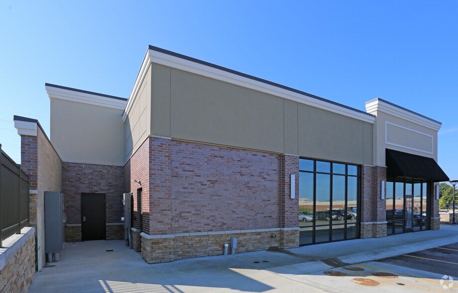 7640-7642 Beechmont Ave, Cincinnati, OH à louer - Photo de l’immeuble – Image 3 sur 5