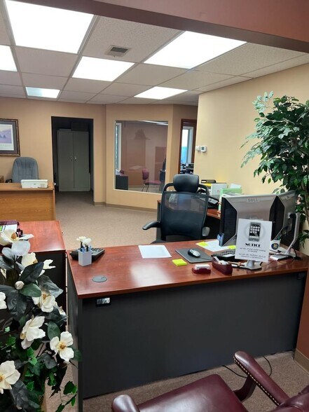 7445 University Ave, Des Moines, IA à vendre - Photo de l’immeuble – Image 3 sur 29