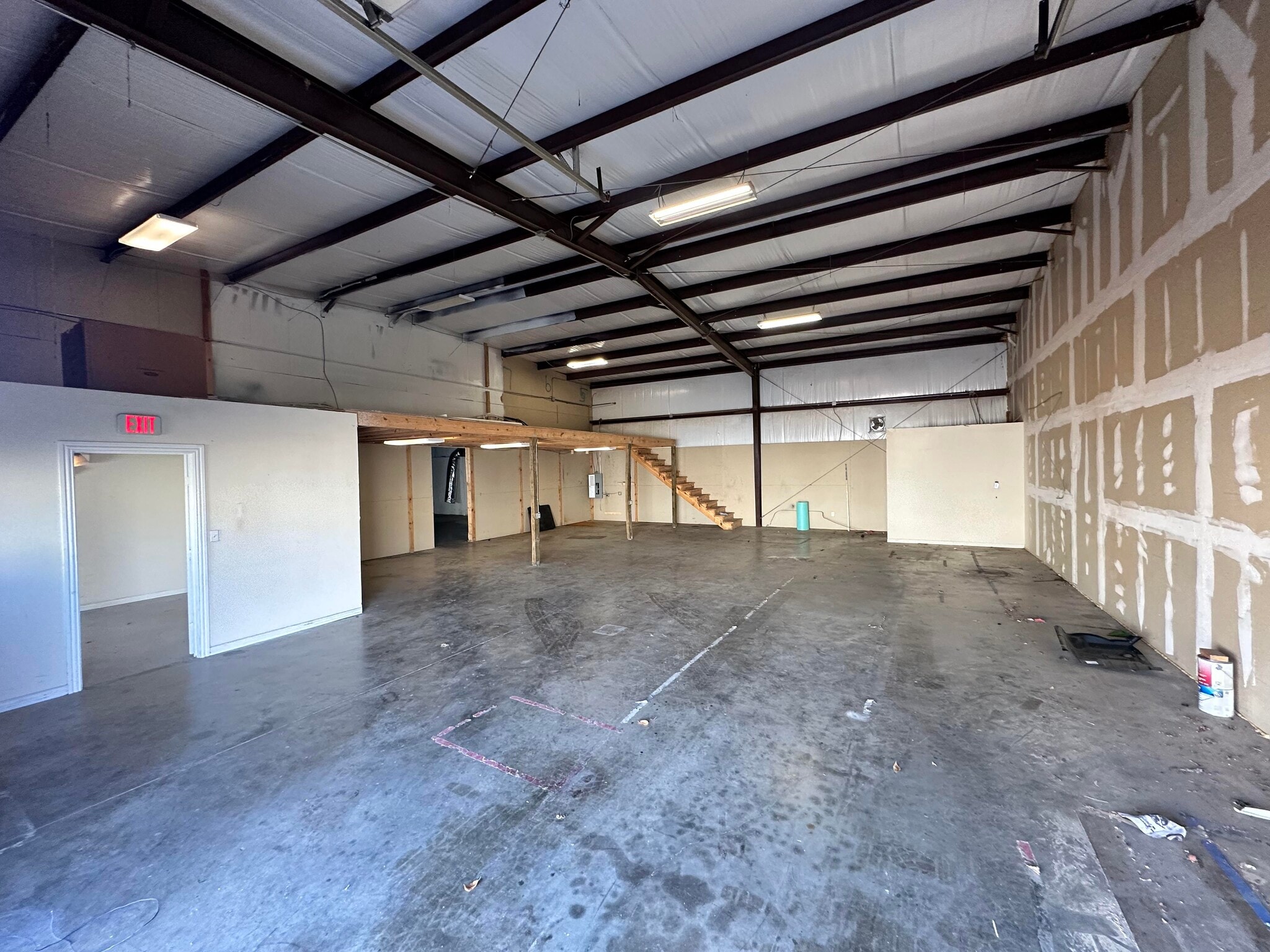 12801 Harmon Rd, Fort Worth, TX à louer Photo intérieure– Image 1 sur 2