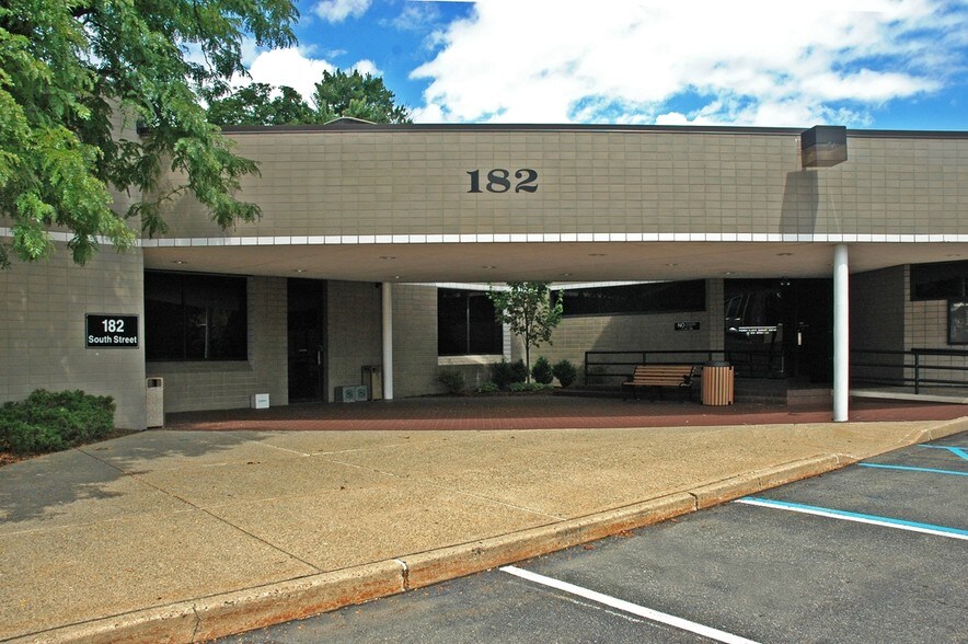 182 South St, Morristown, NJ à louer - Photo de l’immeuble – Image 2 sur 6