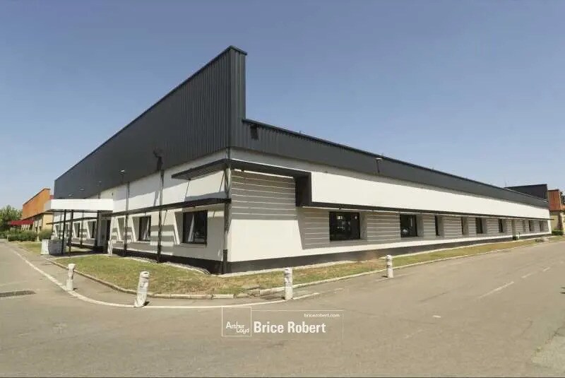 Bureau dans Vénissieux à louer - Photo de l’immeuble – Image 2 sur 21