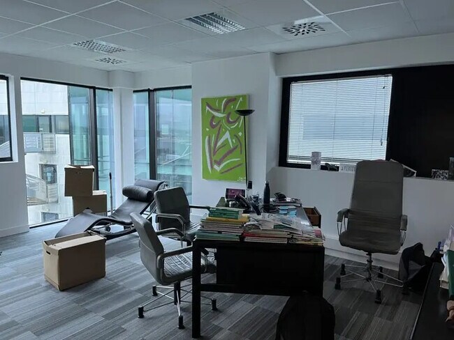 Plus de détails pour Bureau à vendre