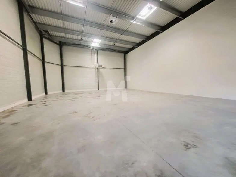 Local d’activités dans Corbeil-Essonnes à louer - Photo intérieure – Image 3 sur 11