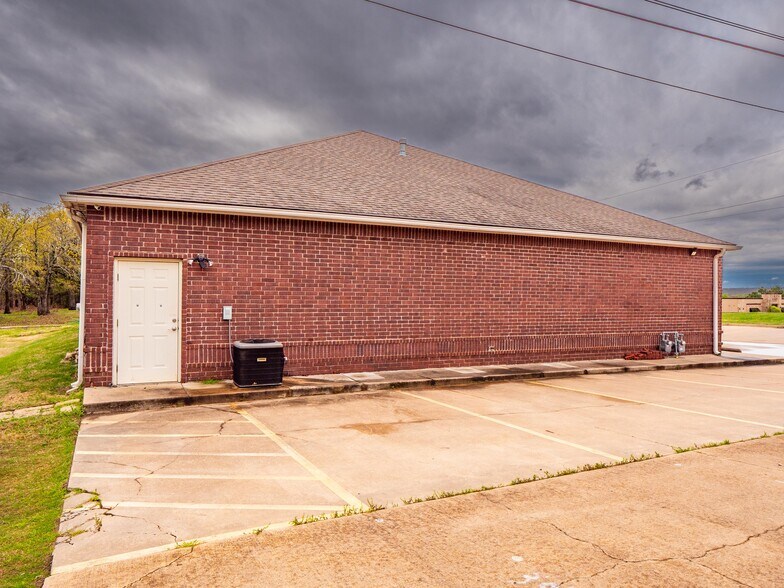 1501 E Wade Watts Ave, Mcalester, OK à louer - Photo de l’immeuble – Image 3 sur 3