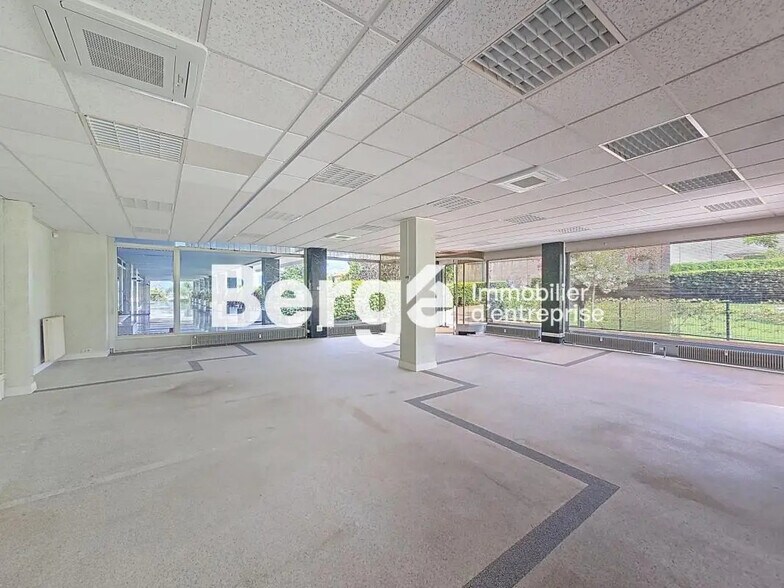 Bureau dans Cannes à louer - Photo de l’immeuble – Image 1 sur 16