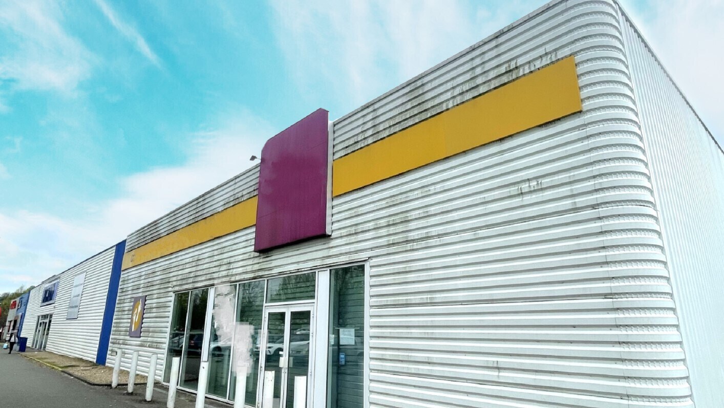Local commercial dans Antran à louer Photo de l’immeuble– Image 1 sur 7