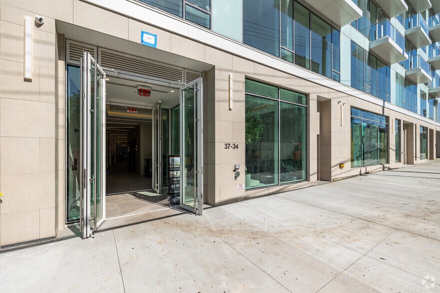 37-24 33rd St, Long Island City, NY à louer - Photo de l’immeuble – Image 2 sur 4
