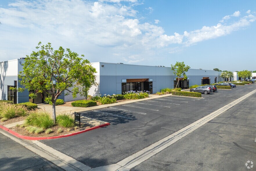 9370 7th St, Rancho Cucamonga, CA à louer - Photo de l’immeuble – Image 2 sur 14