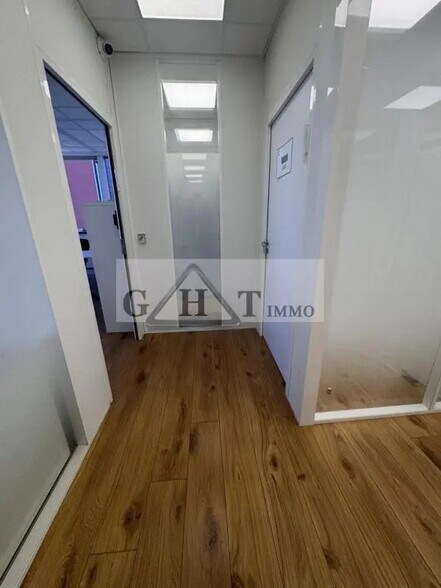 Bureau dans Maisons-Alfort à vendre - Photo de l’immeuble – Image 3 sur 16