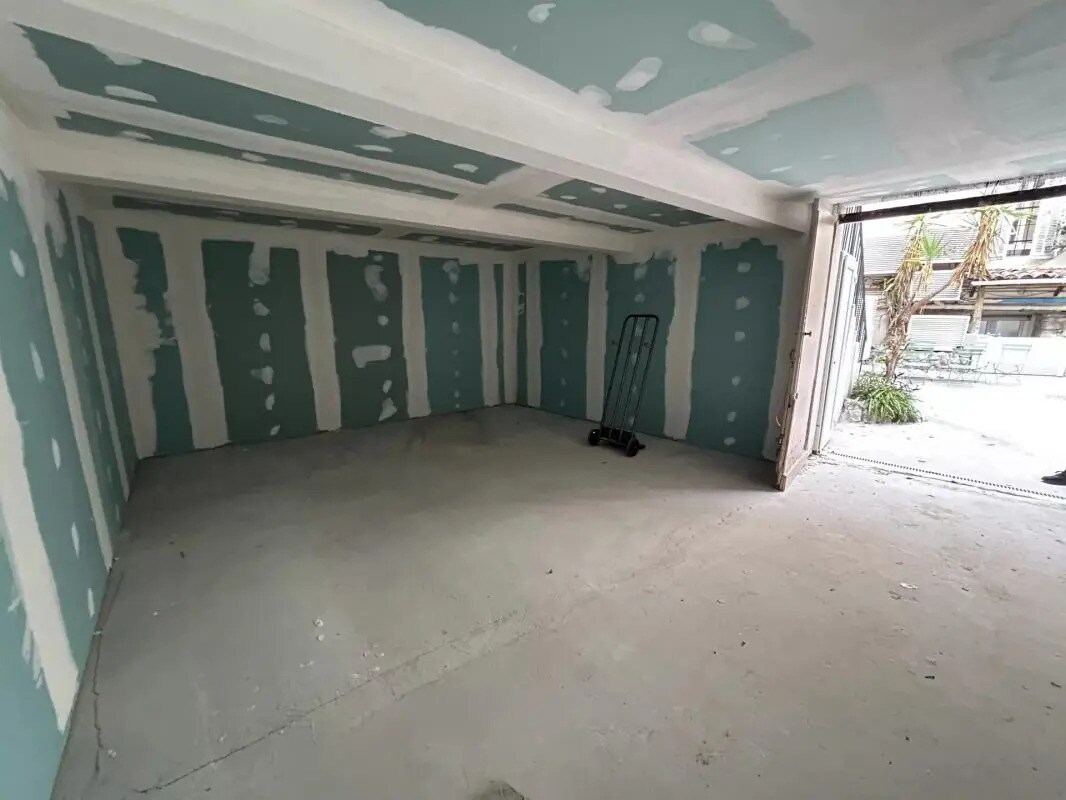 Industriel/Logistique dans Cannes à louer Photo de l’immeuble– Image 1 sur 7