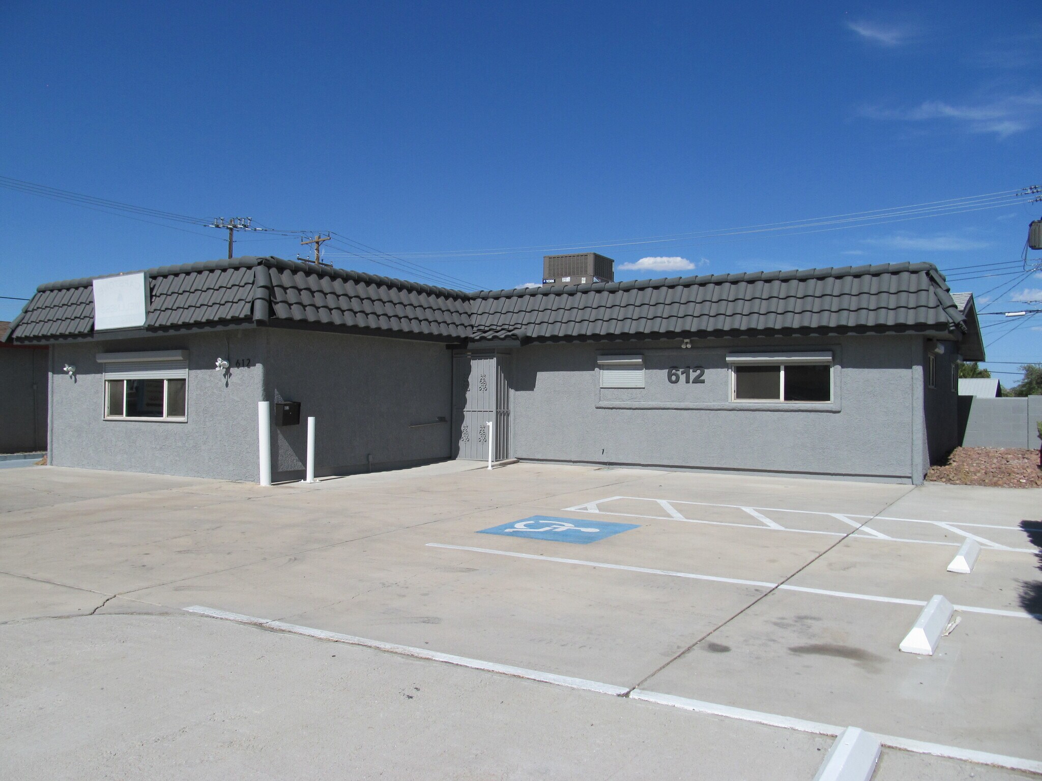 612 S Jones Blvd, Las Vegas, NV à vendre Photo principale– Image 1 sur 24