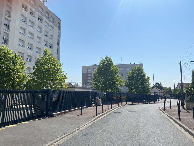 1 Allee De L'Horloge, Gagny à louer - Photo de l’immeuble – Image 2 sur 2