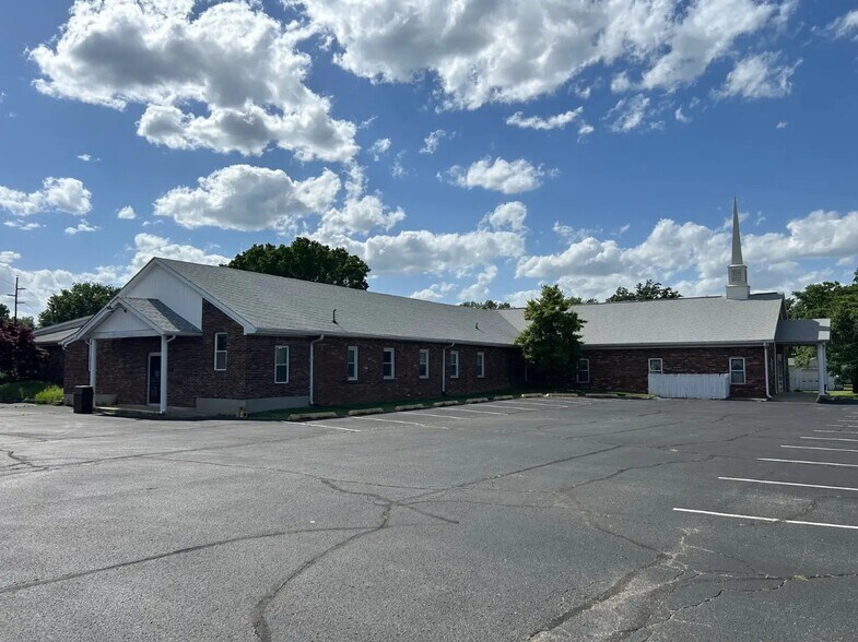 125 E Montgomery Ave, Clarksville, IN à vendre - Photo de l’immeuble – Image 2 sur 8