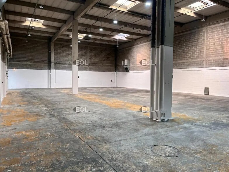 Local d’activités dans Sarcelles à louer - Photo de l’immeuble – Image 3 sur 8