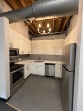 1332 N Halsted St, Chicago, IL à louer Photo intérieure– Image 2 sur 11