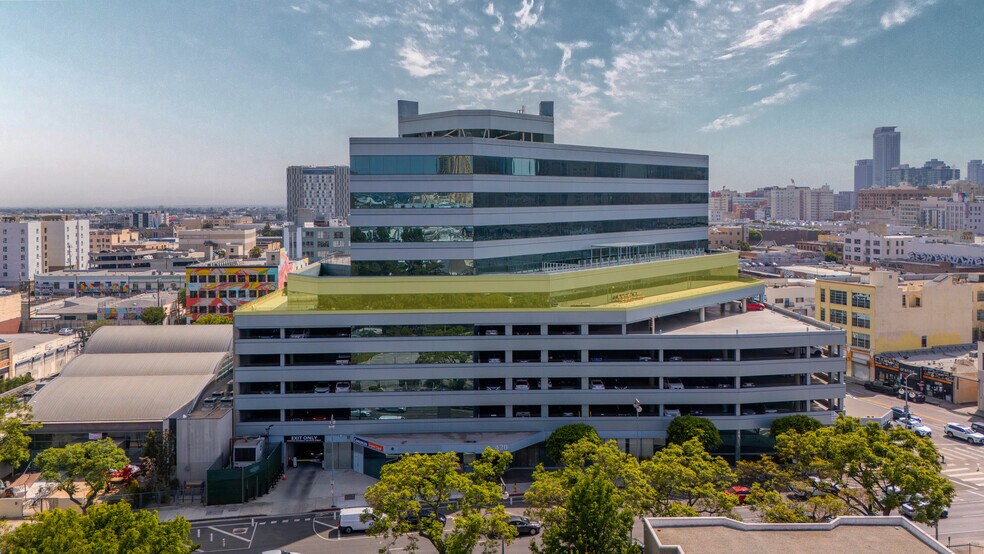 420 E 3rd St, Los Angeles, CA à louer - Photo de l’immeuble – Image 1 sur 4