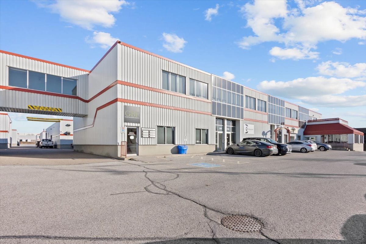 1077 Boundary Rd, Oshawa, ON à louer Photo de l’immeuble– Image 1 sur 30