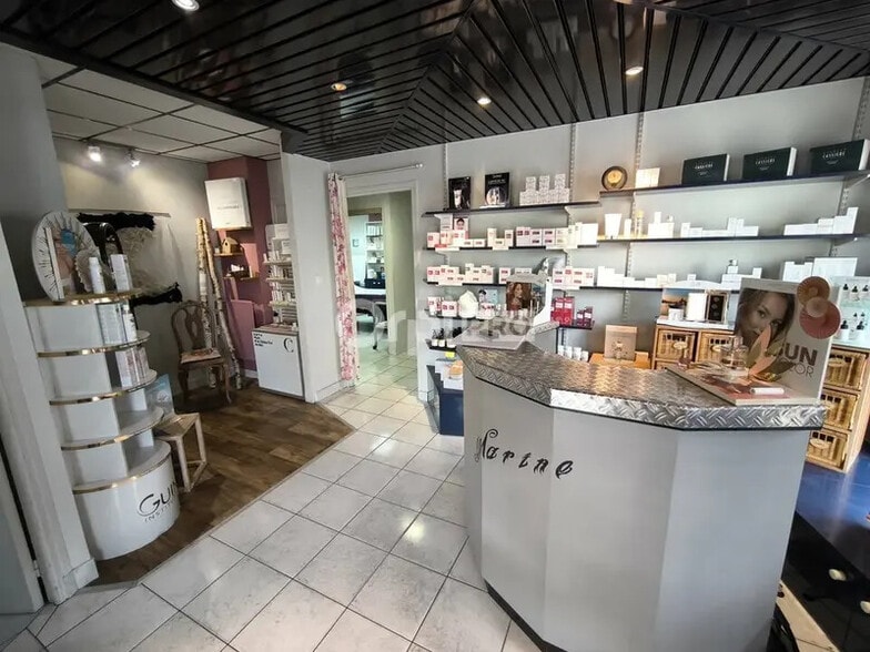 Local commercial dans Brive-la-Gaillarde à louer - Photo de l’immeuble – Image 3 sur 9