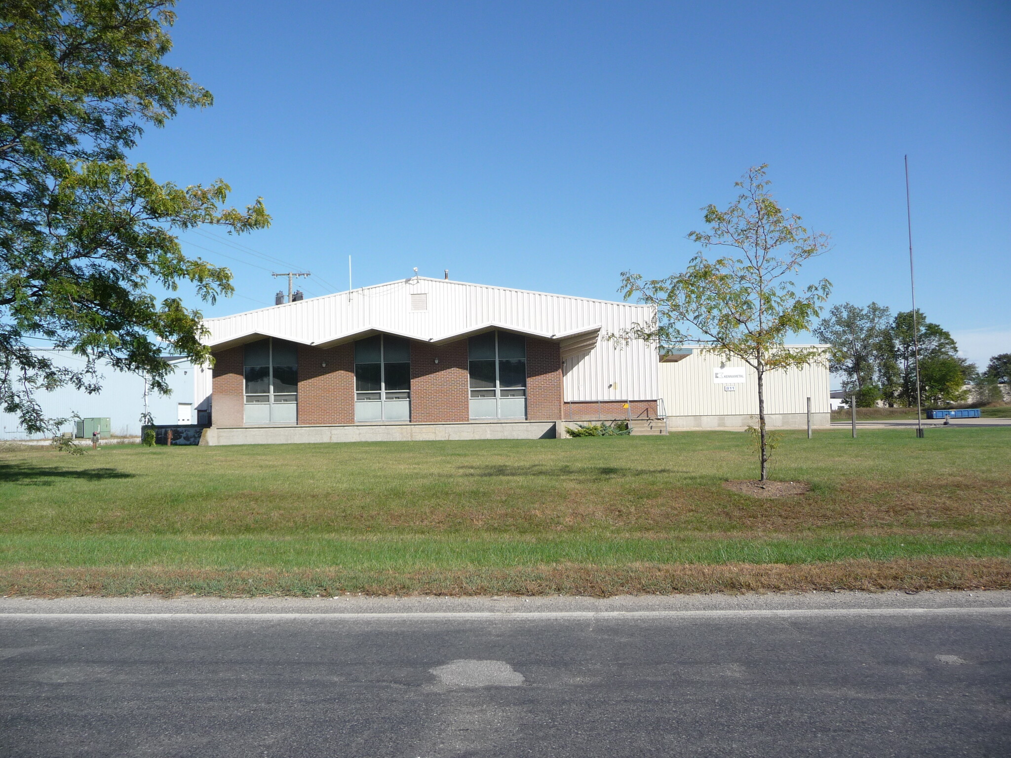 811 S Eisenhower Dr, Goshen, IN à louer Photo de l’immeuble– Image 1 sur 9