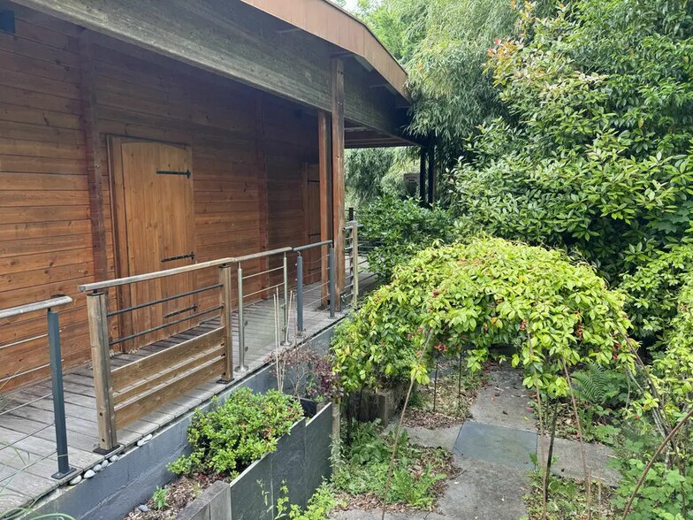 Local d'activités dans Presles à vendre - Photo de l’immeuble – Image 3 sur 5