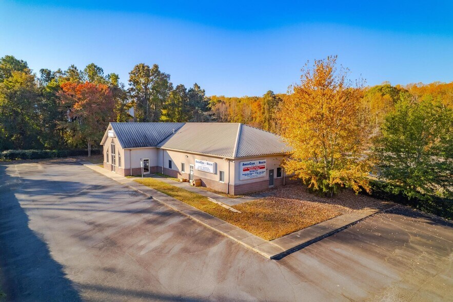 6023 Beatties Ford Rd., Charlotte, NC à louer - Photo de l’immeuble – Image 2 sur 5