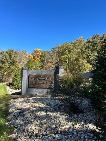 911 State Road 46 W, Nashville, IN à vendre - Photo principale – Image 1 sur 23