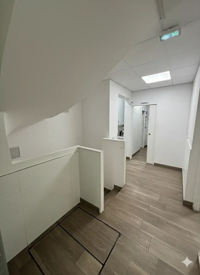 Plus de détails pour Bureau, Local d'activités à louer