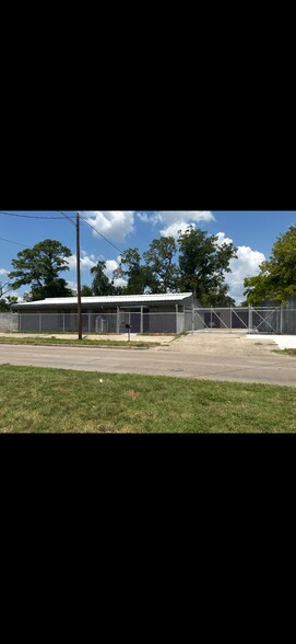 7001 Weaver Rd, Houston, TX à vendre - Photo de l’immeuble – Image 3 sur 20