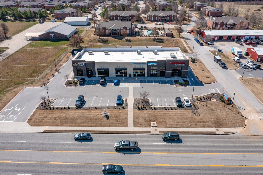 2805 SW 14th St, Bentonville, AR à louer - Photo de l’immeuble – Image 1 sur 8