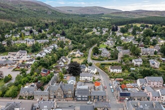 15-17 High Street, Kingussie, HLD - VUE AÉRIENNE  vue de carte