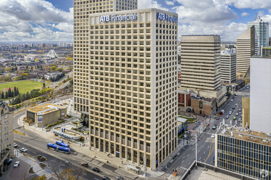 10025 Jasper Ave NW, Edmonton, AB à louer - Photo de l’immeuble – Image 1 sur 12