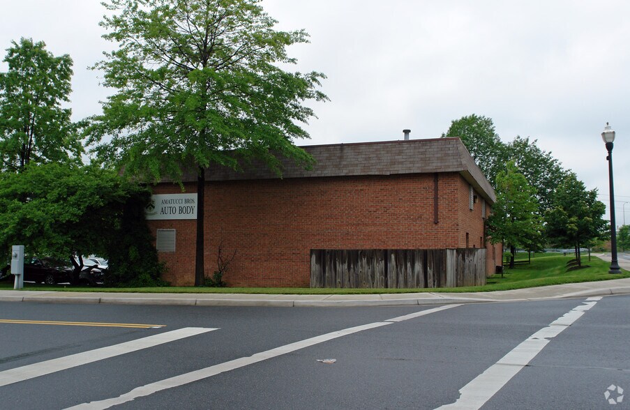 15 Fulks Corner Ave, Gaithersburg, MD à louer - Photo de l’immeuble – Image 2 sur 5