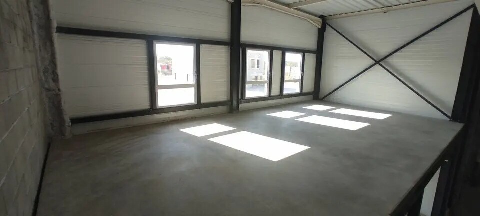 Local d'activités dans Tignieu-Jameyzieu à vendre - Photo de l’immeuble – Image 2 sur 4