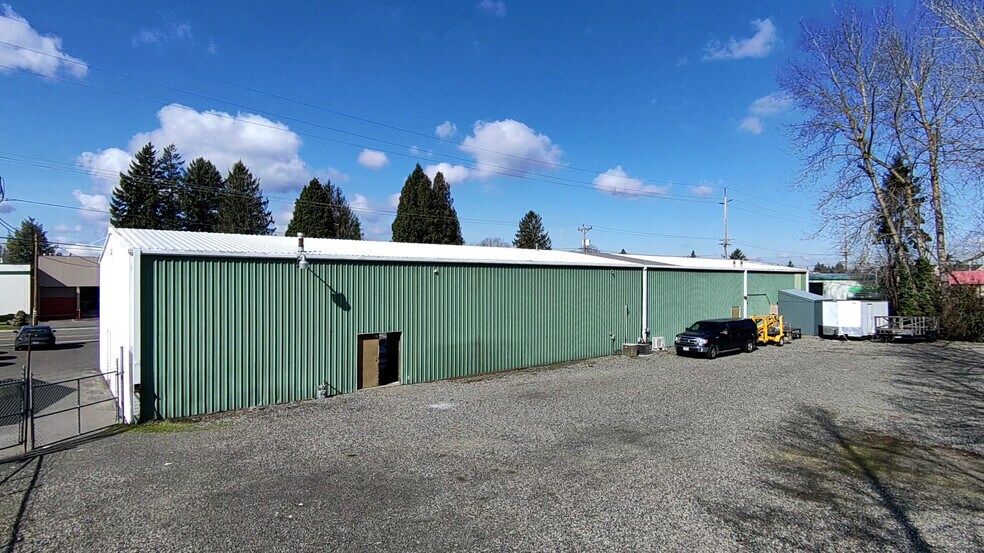 860 NE Cleveland Ave, Gresham, OR à louer - Photo de l’immeuble – Image 3 sur 24