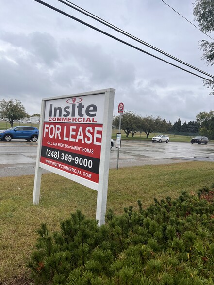 6123 Highland Rd, Waterford, MI à louer - Photo de l’immeuble – Image 3 sur 4
