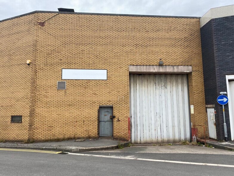 1D Crossbank Way, Oldham à louer - Photo de l’immeuble – Image 1 sur 4