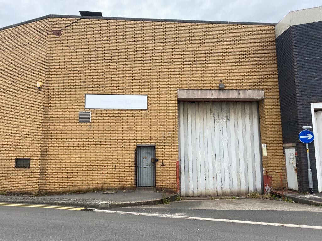 1D Crossbank Way, Oldham à louer Photo de l’immeuble– Image 1 sur 5