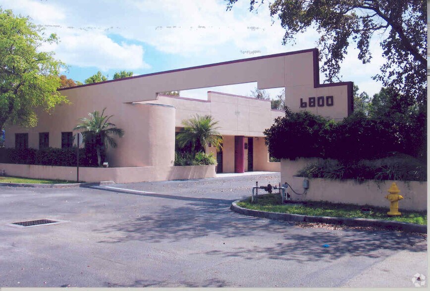 6800 W Commercial Blvd, Lauderhill, FL à louer - Photo de l’immeuble – Image 3 sur 30