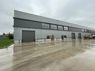 Plus de détails pour 16 Allée Sainte Anne, Aulnay-sous-Bois - Local d'activités à louer