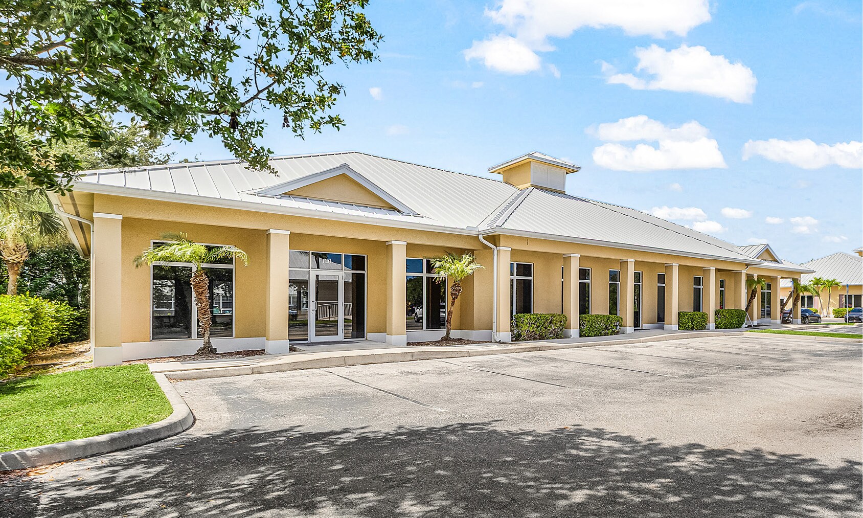 9705 Commerce Center Ct, Fort Myers, FL à vendre Photo de l’immeuble– Image 1 sur 9
