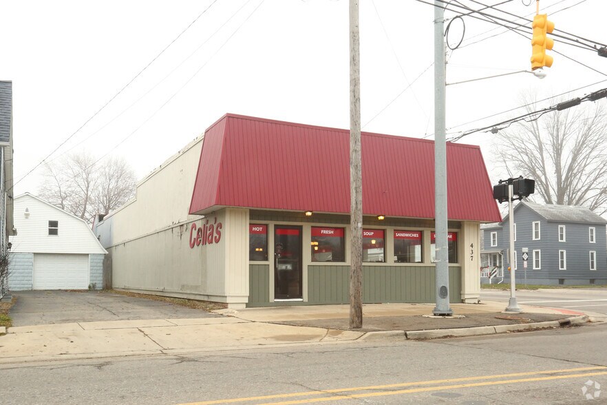 437 W Stewart St, Owosso, MI à louer - Photo de l’immeuble – Image 2 sur 26