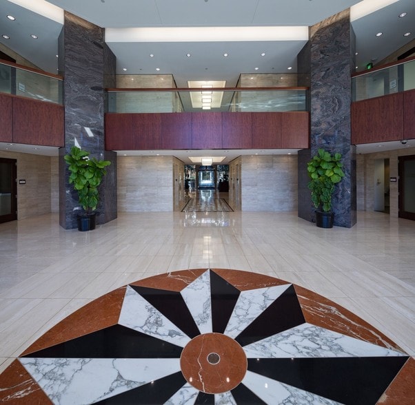 900 Ashwood Pky, Atlanta, GA à louer - Hall d’entrée – Image 3 sur 15