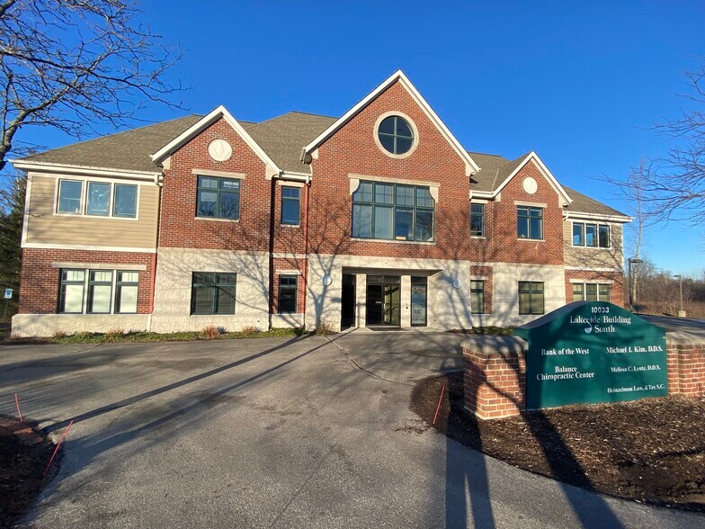 10033 N Port Washington Rd, Mequon, WI à louer - Photo principale – Image 1 sur 7