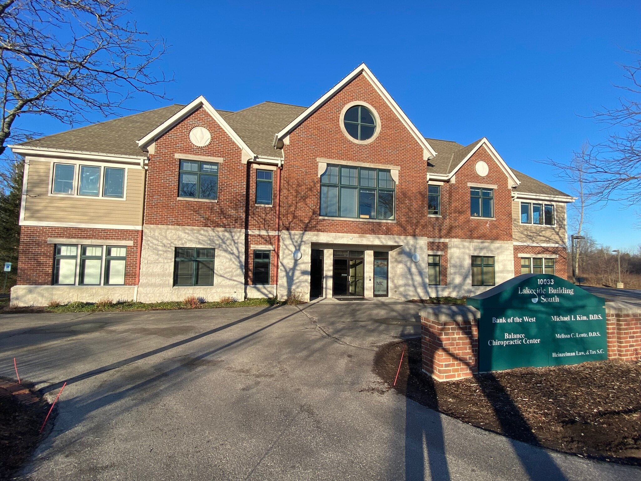 10033 N Port Washington Rd, Mequon, WI à louer Photo principale– Image 1 sur 8