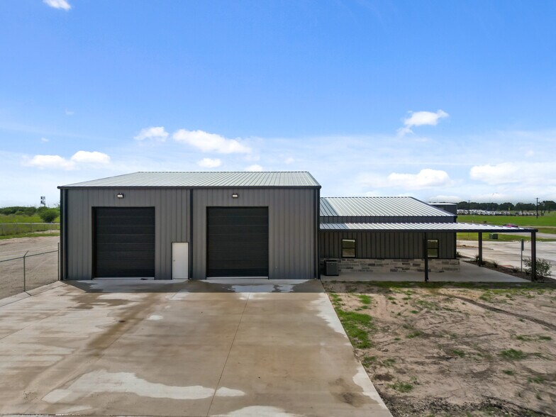 4084 Gulfstream Dr, Bryan, TX à vendre - Photo de l’immeuble – Image 3 sur 11